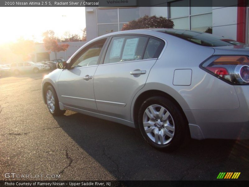 Radiant Silver / Charcoal 2010 Nissan Altima 2.5 S