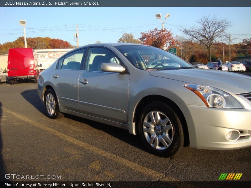 Radiant Silver / Charcoal 2010 Nissan Altima 2.5 S