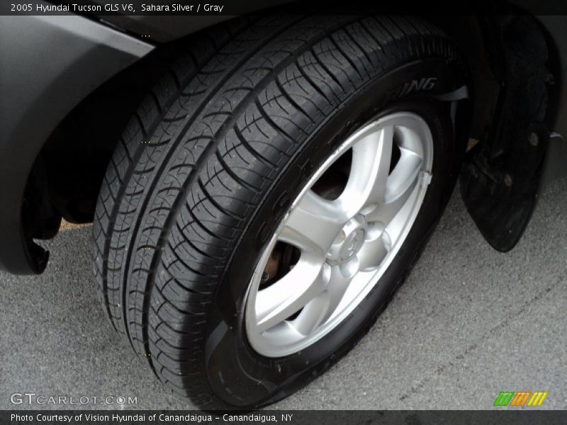 Sahara Silver / Gray 2005 Hyundai Tucson GLS V6