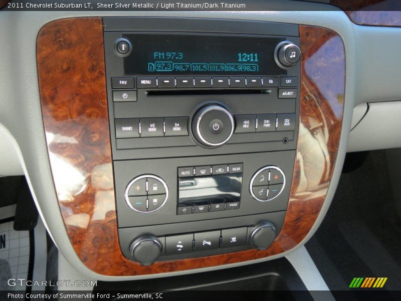 Sheer Silver Metallic / Light Titanium/Dark Titanium 2011 Chevrolet Suburban LT