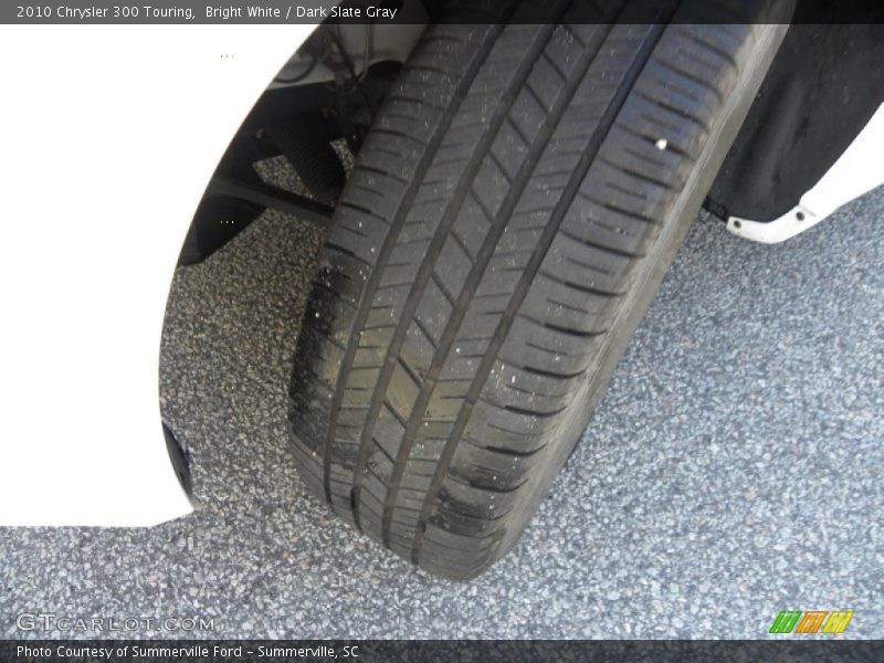 Bright White / Dark Slate Gray 2010 Chrysler 300 Touring
