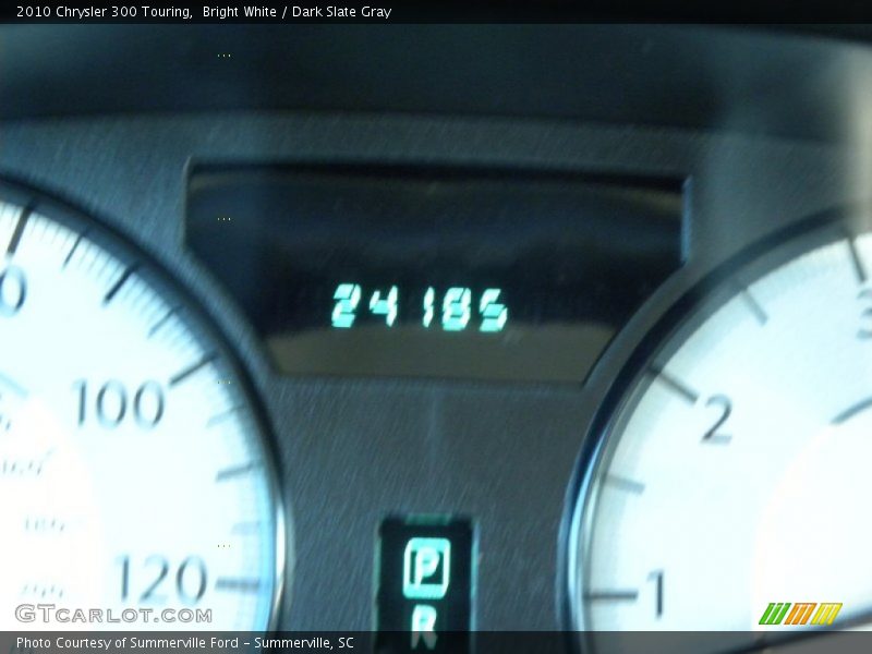 Bright White / Dark Slate Gray 2010 Chrysler 300 Touring