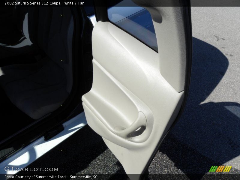 White / Tan 2002 Saturn S Series SC2 Coupe