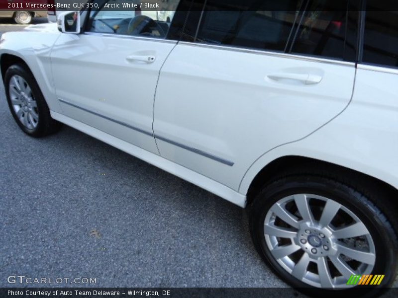 Arctic White / Black 2011 Mercedes-Benz GLK 350