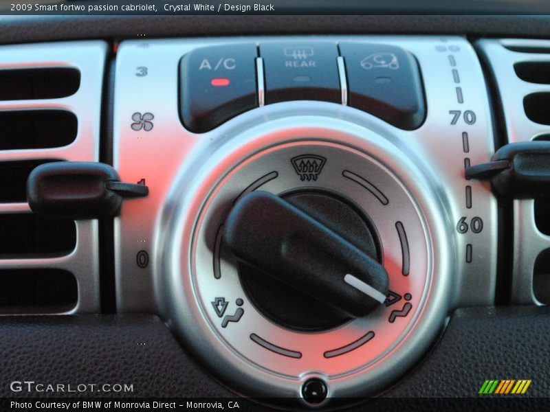 Crystal White / Design Black 2009 Smart fortwo passion cabriolet