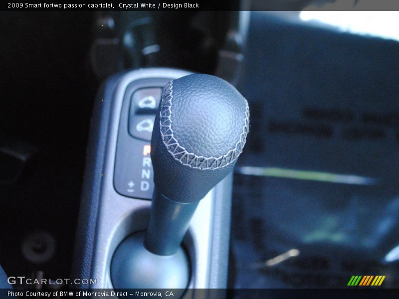 Crystal White / Design Black 2009 Smart fortwo passion cabriolet