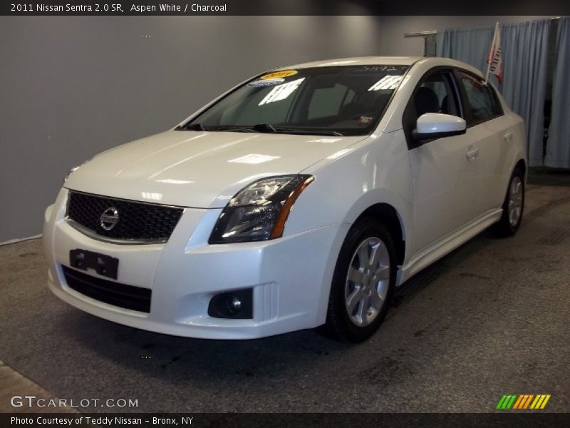 Aspen White / Charcoal 2011 Nissan Sentra 2.0 SR