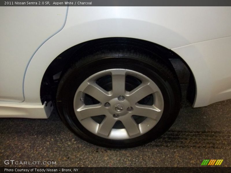 Aspen White / Charcoal 2011 Nissan Sentra 2.0 SR