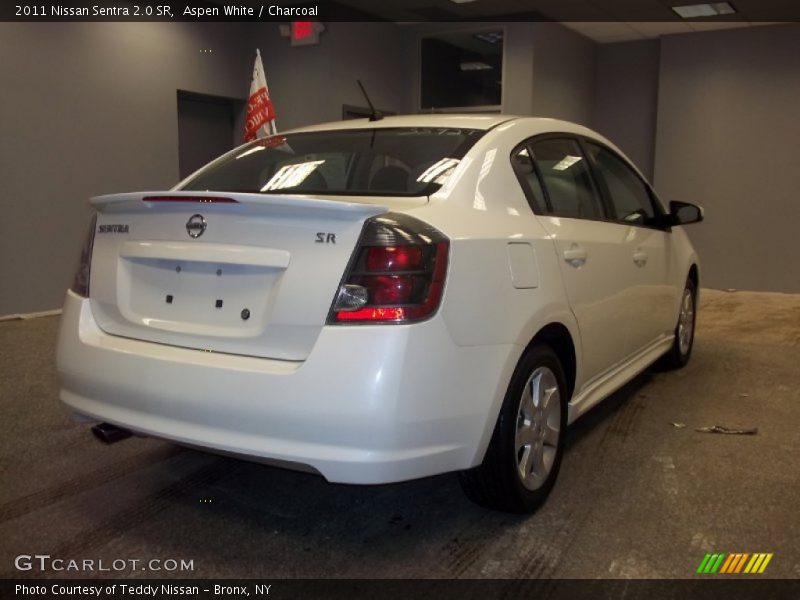 Aspen White / Charcoal 2011 Nissan Sentra 2.0 SR