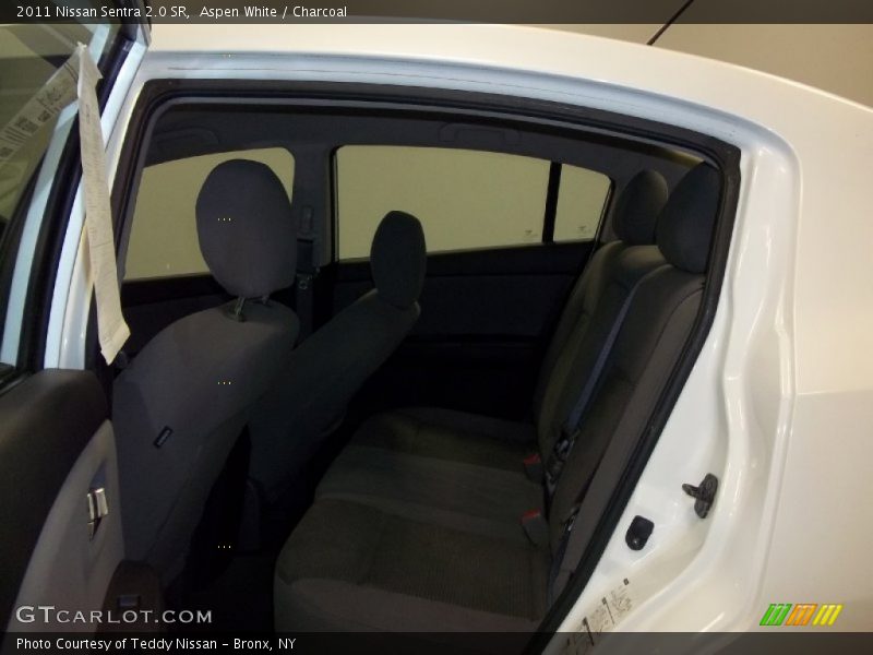 Aspen White / Charcoal 2011 Nissan Sentra 2.0 SR