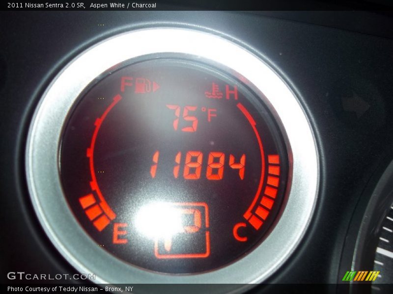 Aspen White / Charcoal 2011 Nissan Sentra 2.0 SR