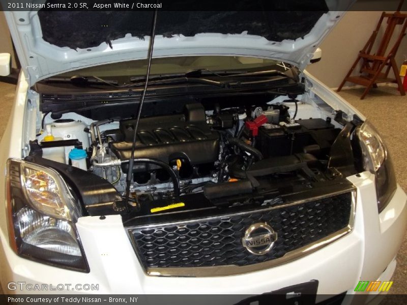Aspen White / Charcoal 2011 Nissan Sentra 2.0 SR