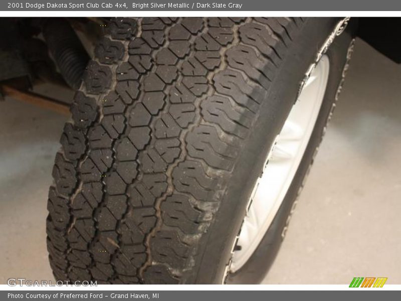 Bright Silver Metallic / Dark Slate Gray 2001 Dodge Dakota Sport Club Cab 4x4