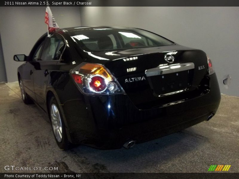 Super Black / Charcoal 2011 Nissan Altima 2.5 S