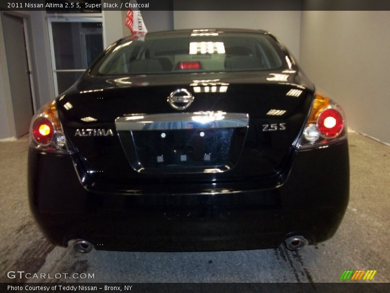 Super Black / Charcoal 2011 Nissan Altima 2.5 S