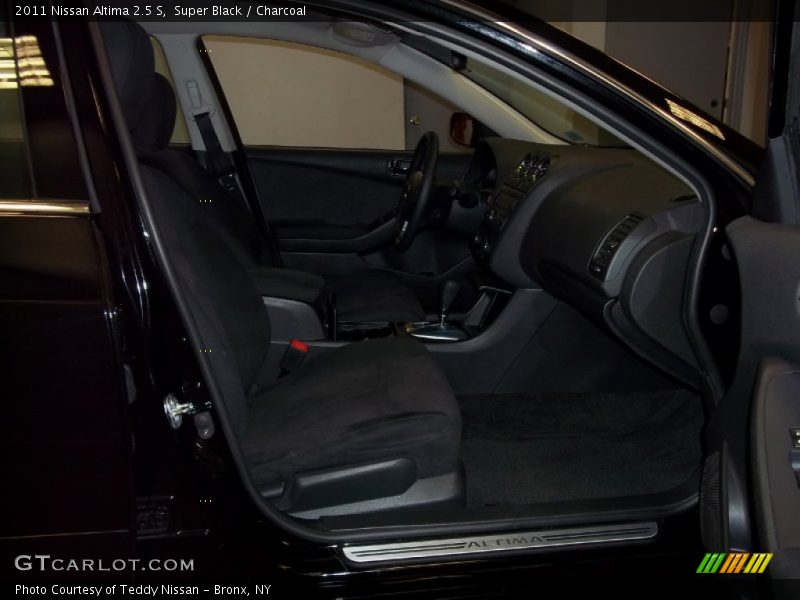 Super Black / Charcoal 2011 Nissan Altima 2.5 S