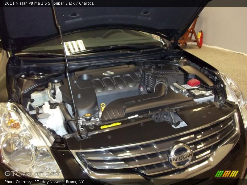 Super Black / Charcoal 2011 Nissan Altima 2.5 S