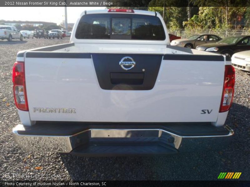 Avalanche White / Beige 2012 Nissan Frontier SV King Cab