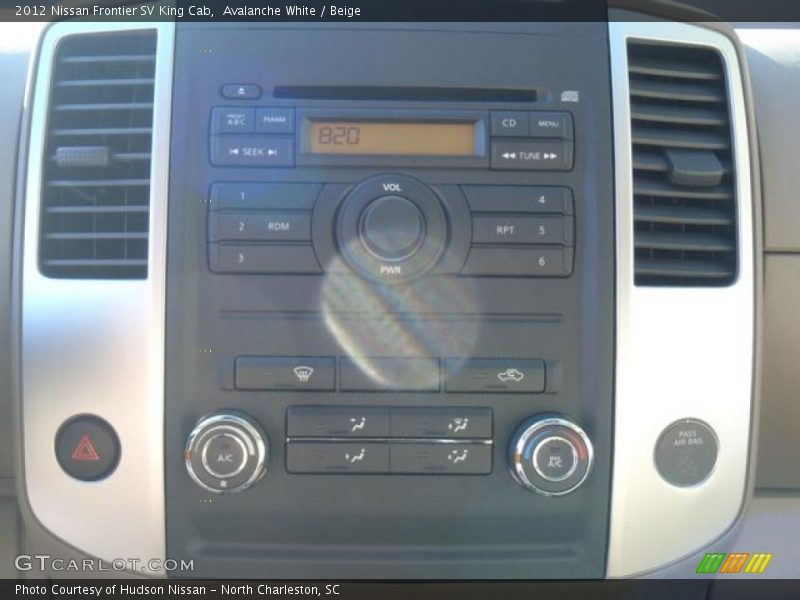 Avalanche White / Beige 2012 Nissan Frontier SV King Cab