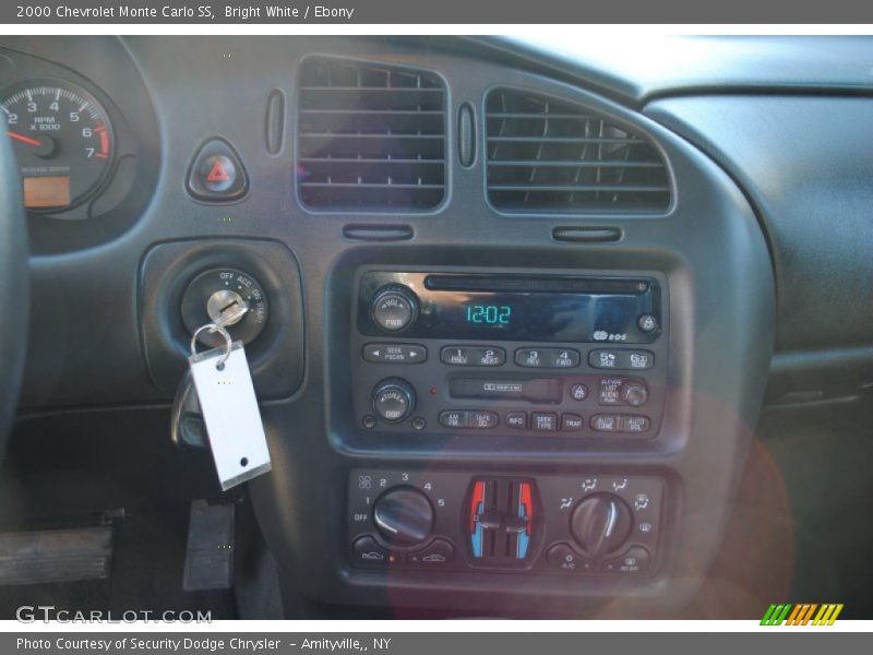 Bright White / Ebony 2000 Chevrolet Monte Carlo SS