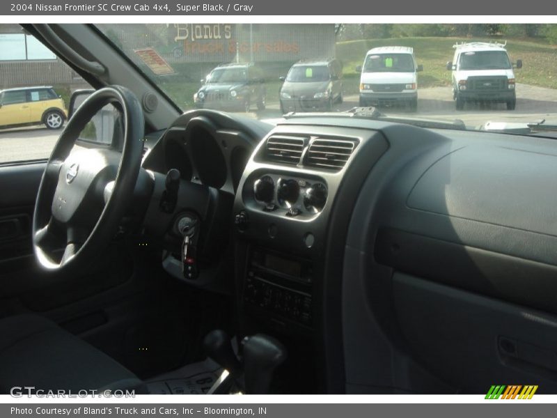 Super Black / Gray 2004 Nissan Frontier SC Crew Cab 4x4