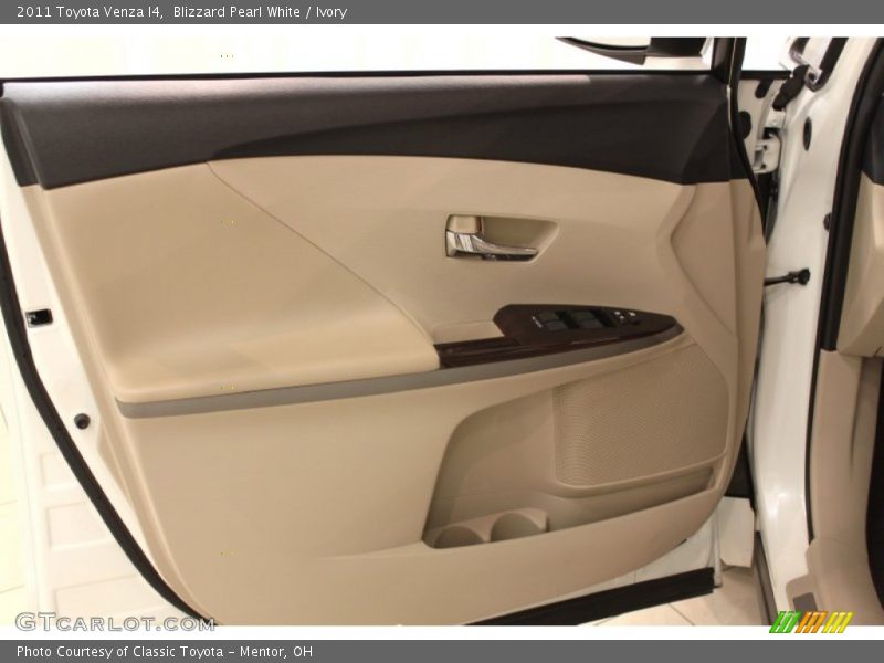 Blizzard Pearl White / Ivory 2011 Toyota Venza I4