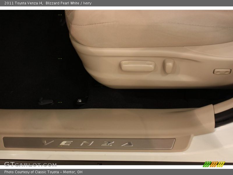 Blizzard Pearl White / Ivory 2011 Toyota Venza I4
