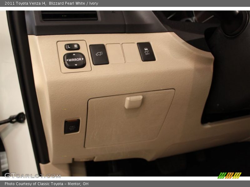 Blizzard Pearl White / Ivory 2011 Toyota Venza I4