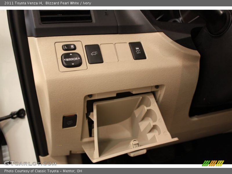 Blizzard Pearl White / Ivory 2011 Toyota Venza I4