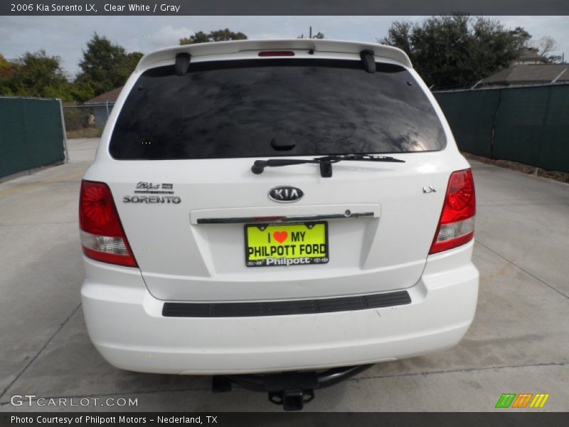 Clear White / Gray 2006 Kia Sorento LX