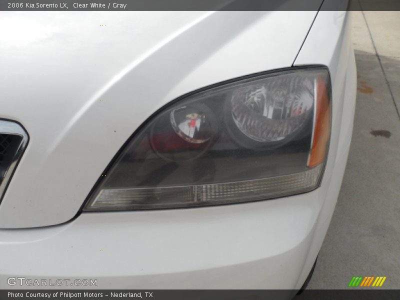 Clear White / Gray 2006 Kia Sorento LX