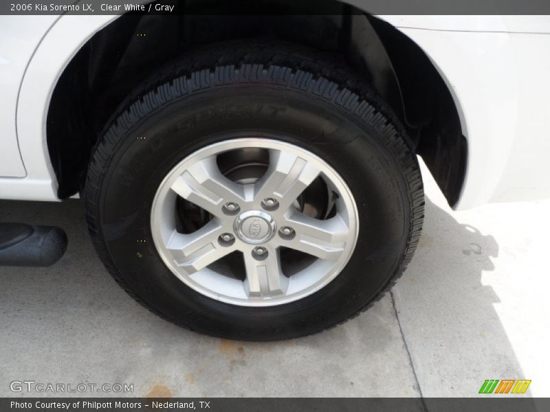 Clear White / Gray 2006 Kia Sorento LX
