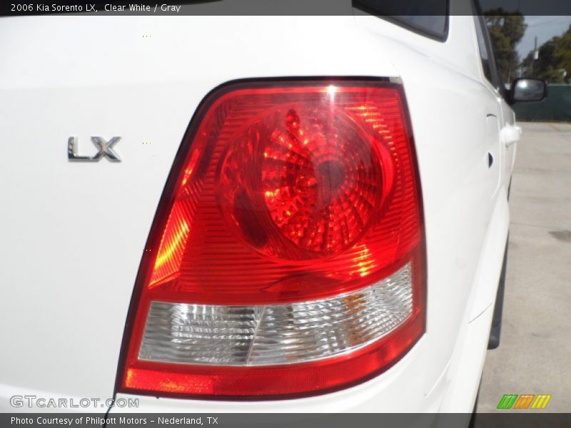 Clear White / Gray 2006 Kia Sorento LX