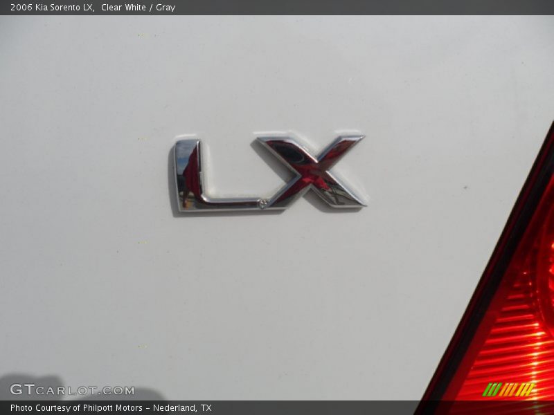 Clear White / Gray 2006 Kia Sorento LX