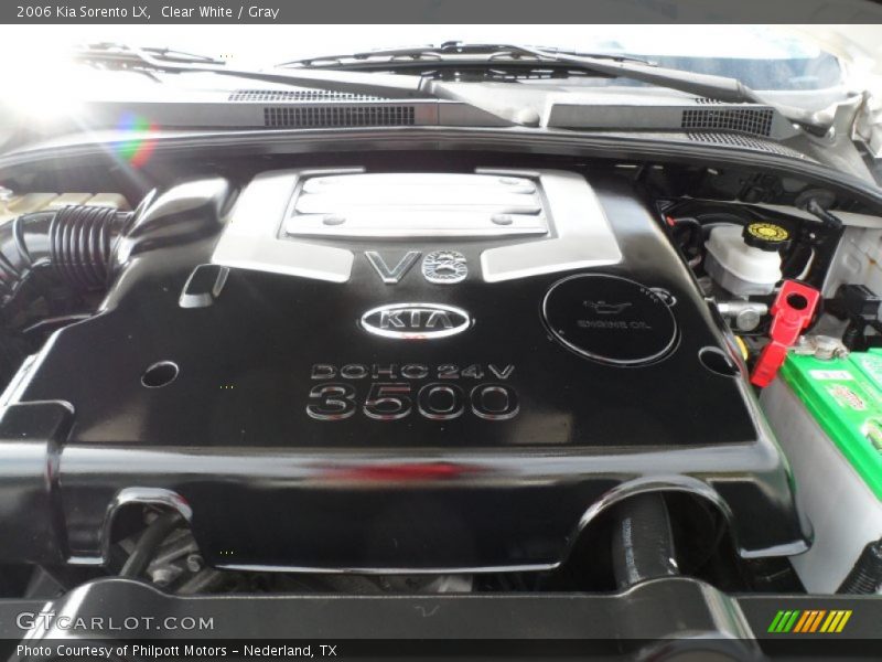 Clear White / Gray 2006 Kia Sorento LX