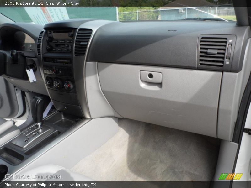 Clear White / Gray 2006 Kia Sorento LX