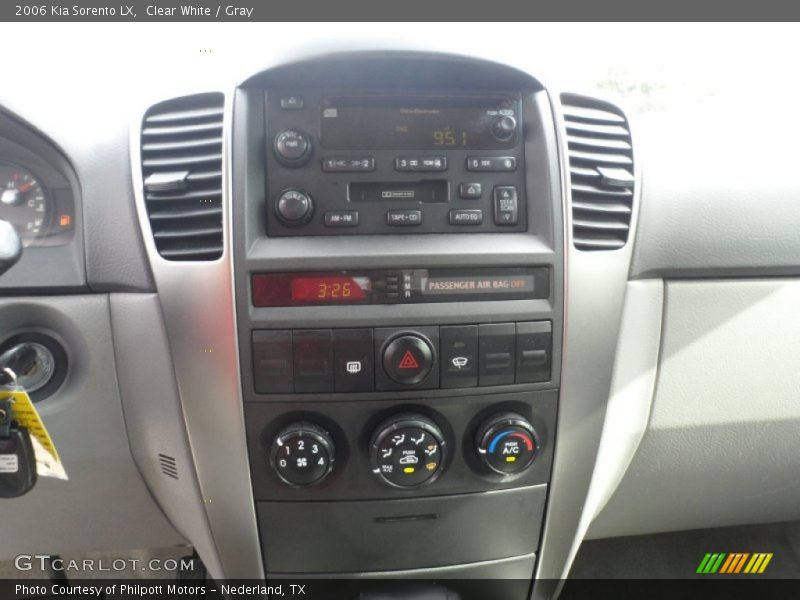 Clear White / Gray 2006 Kia Sorento LX