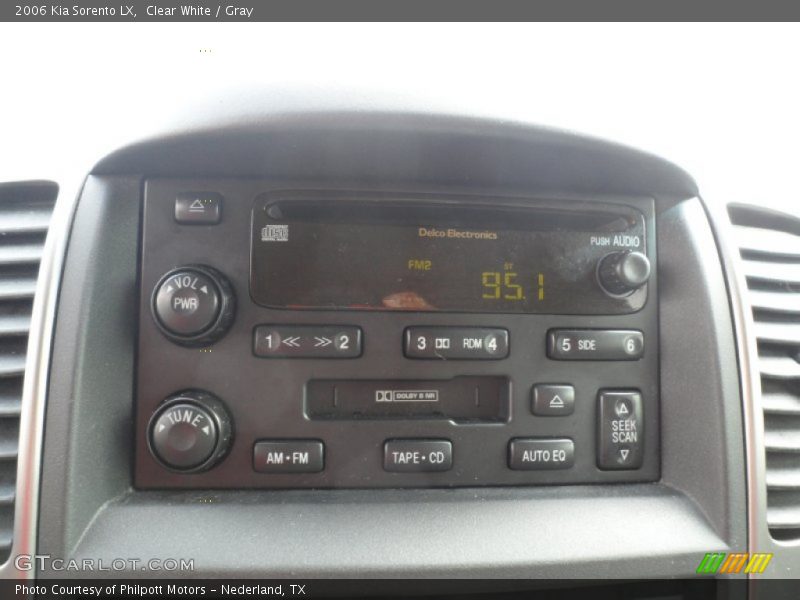 Clear White / Gray 2006 Kia Sorento LX