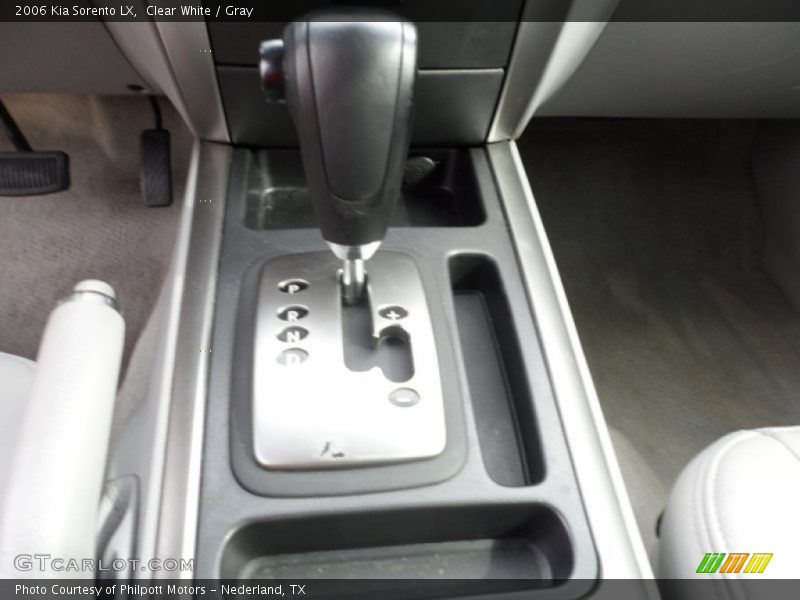 Clear White / Gray 2006 Kia Sorento LX