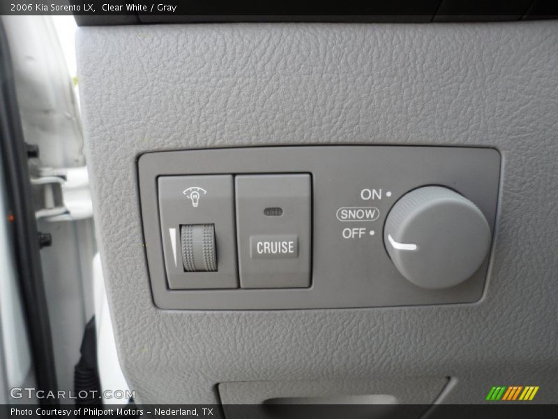 Clear White / Gray 2006 Kia Sorento LX