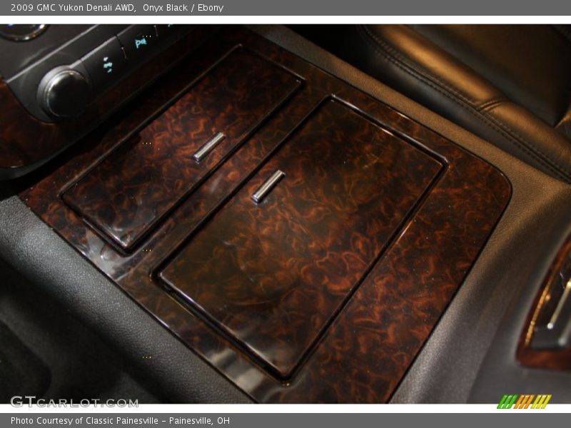 Onyx Black / Ebony 2009 GMC Yukon Denali AWD
