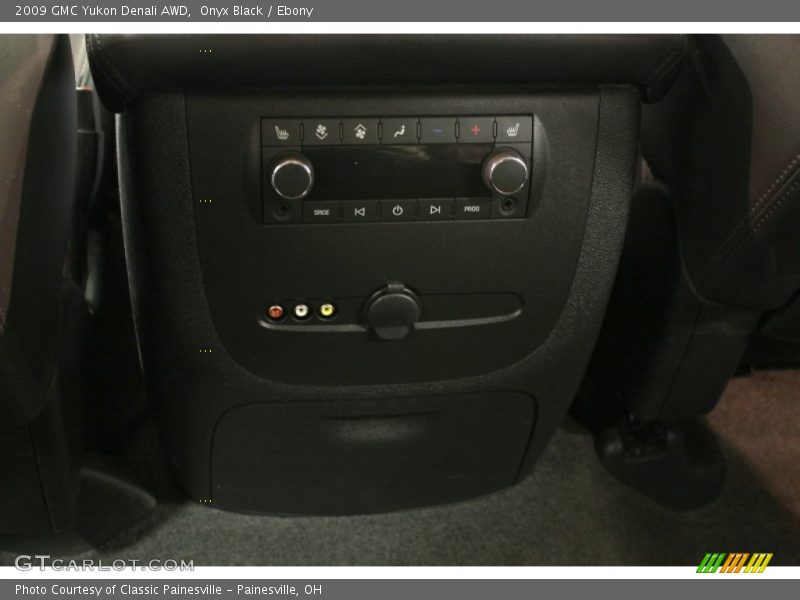 Onyx Black / Ebony 2009 GMC Yukon Denali AWD