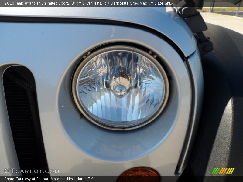 Bright Silver Metallic / Dark Slate Gray/Medium Slate Gray 2010 Jeep Wrangler Unlimited Sport