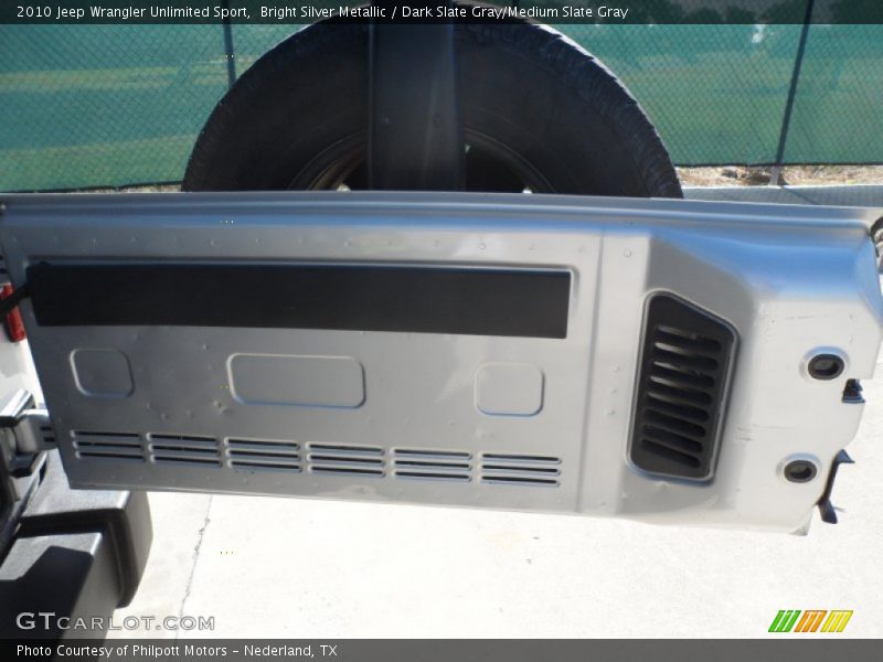 Bright Silver Metallic / Dark Slate Gray/Medium Slate Gray 2010 Jeep Wrangler Unlimited Sport