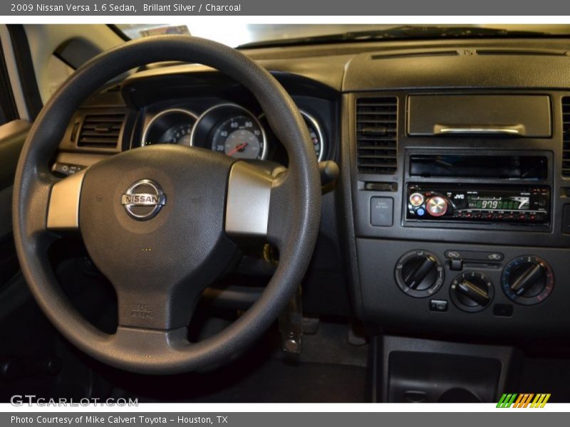 Brillant Silver / Charcoal 2009 Nissan Versa 1.6 Sedan