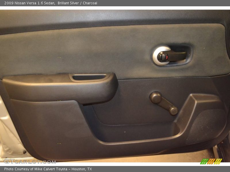 Brillant Silver / Charcoal 2009 Nissan Versa 1.6 Sedan