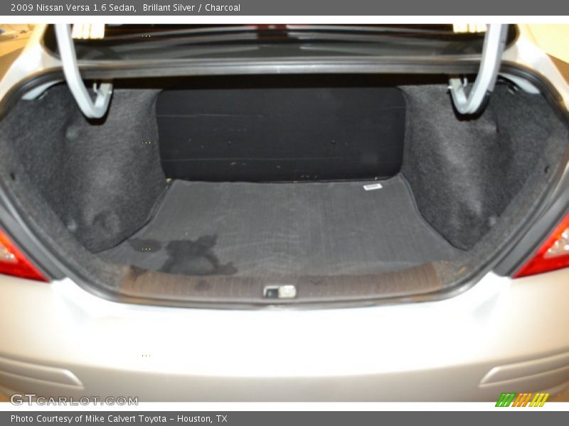 Brillant Silver / Charcoal 2009 Nissan Versa 1.6 Sedan