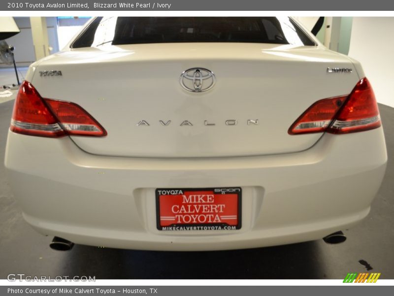 Blizzard White Pearl / Ivory 2010 Toyota Avalon Limited