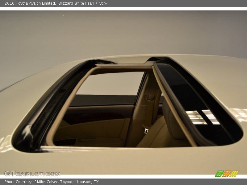 Blizzard White Pearl / Ivory 2010 Toyota Avalon Limited