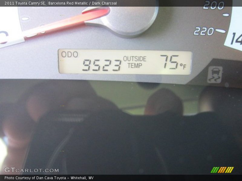 Barcelona Red Metallic / Dark Charcoal 2011 Toyota Camry SE